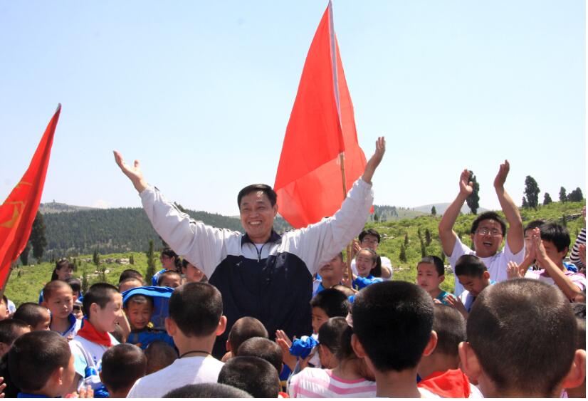 九巨龙建设慈善学校，养教亚孤儿