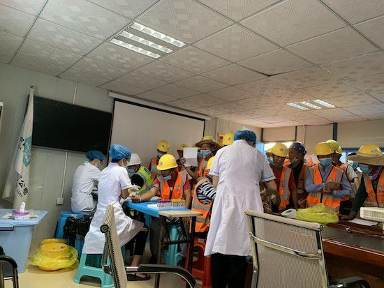 九巨龙集团组织员工体检活动